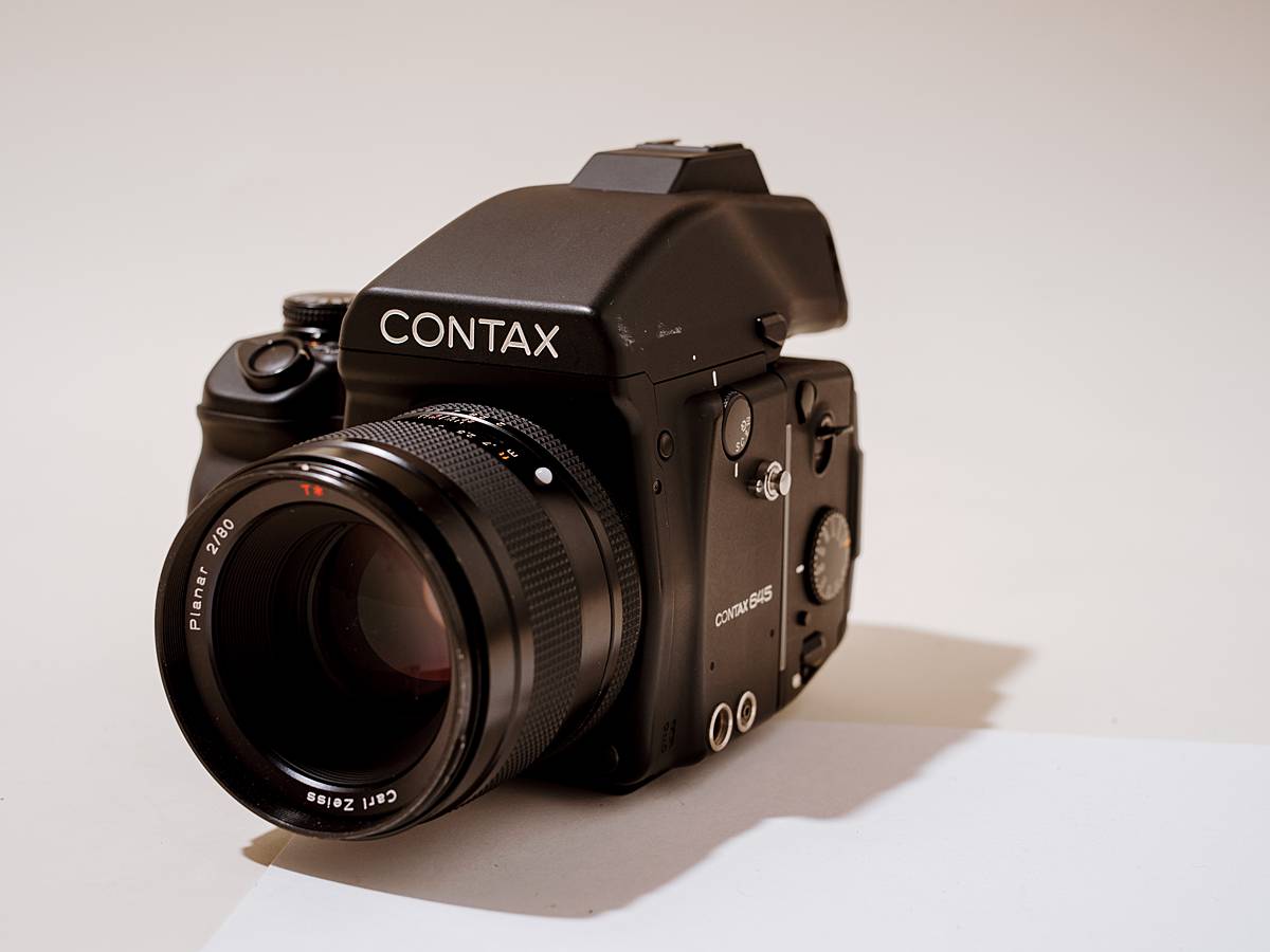 contax 645 studio product photography medium format film camera system for weddings