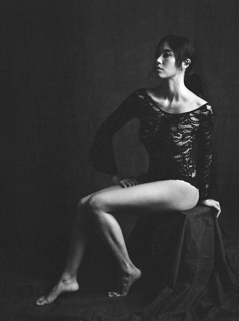 2002 christie trainer studio sixty reid boudoir black and white delta 3200 film portrait 00007_web