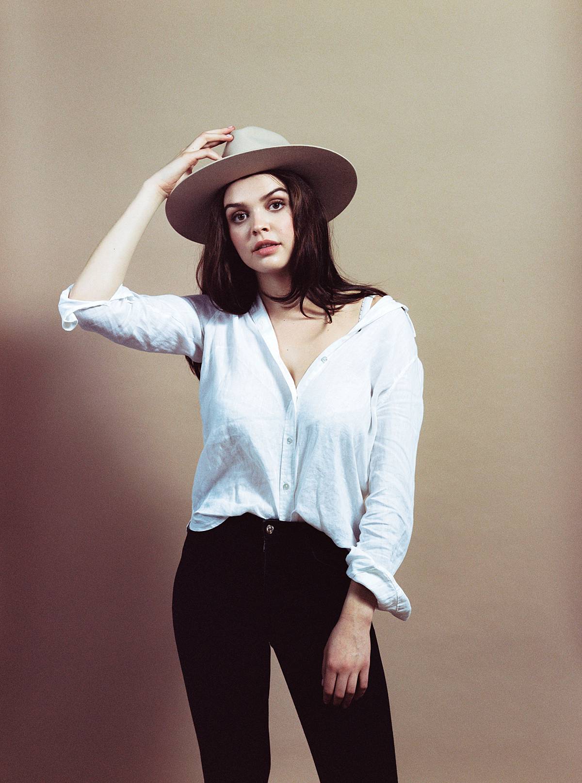 1910 studio hat fashion urban outfitters kodak portra 160vc film strobe charleston 00001_web