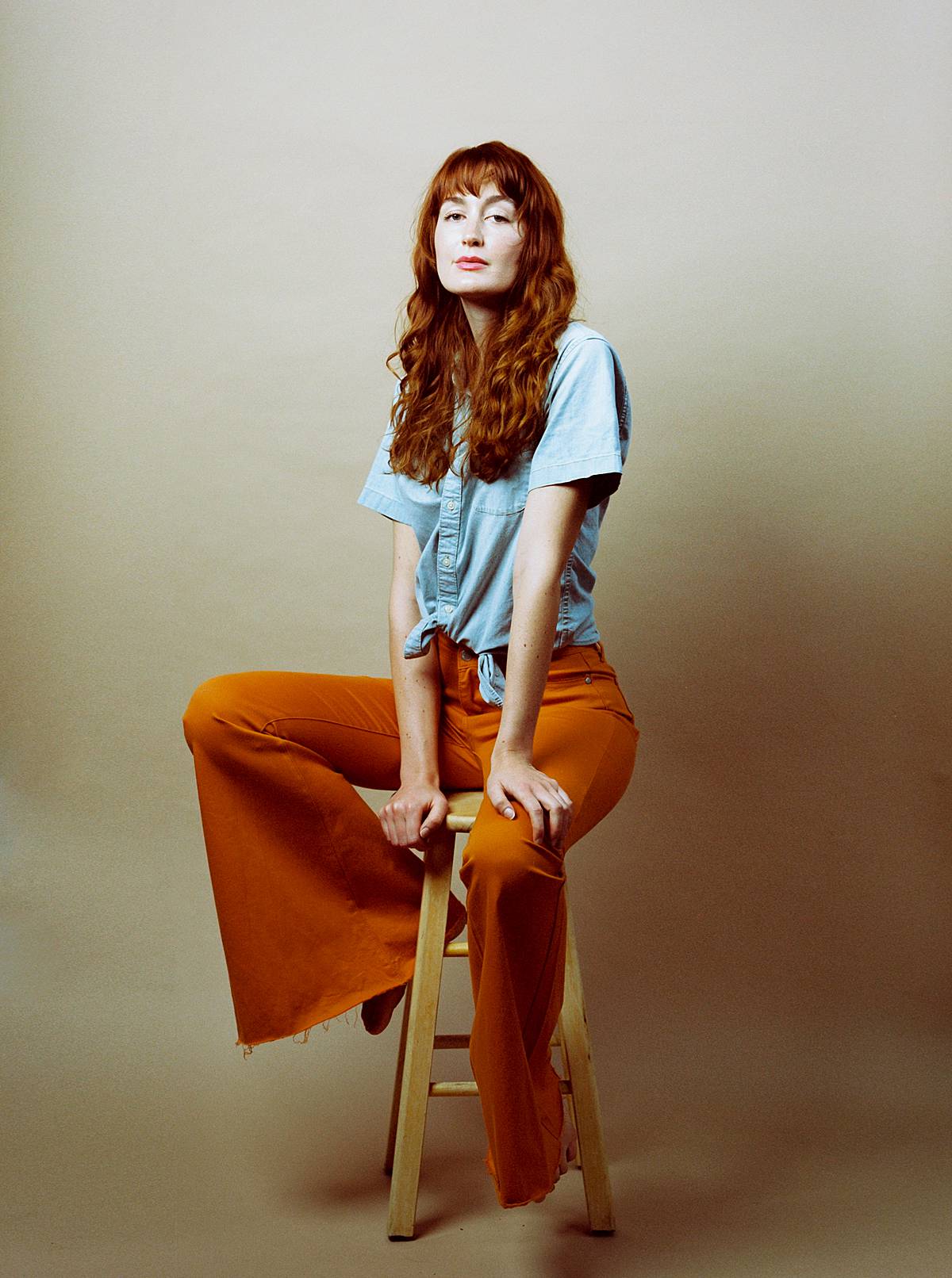 1911 charleston studio fashion film kodak p160vc contax 645 orange fall mocha seamless portrait 00017_web