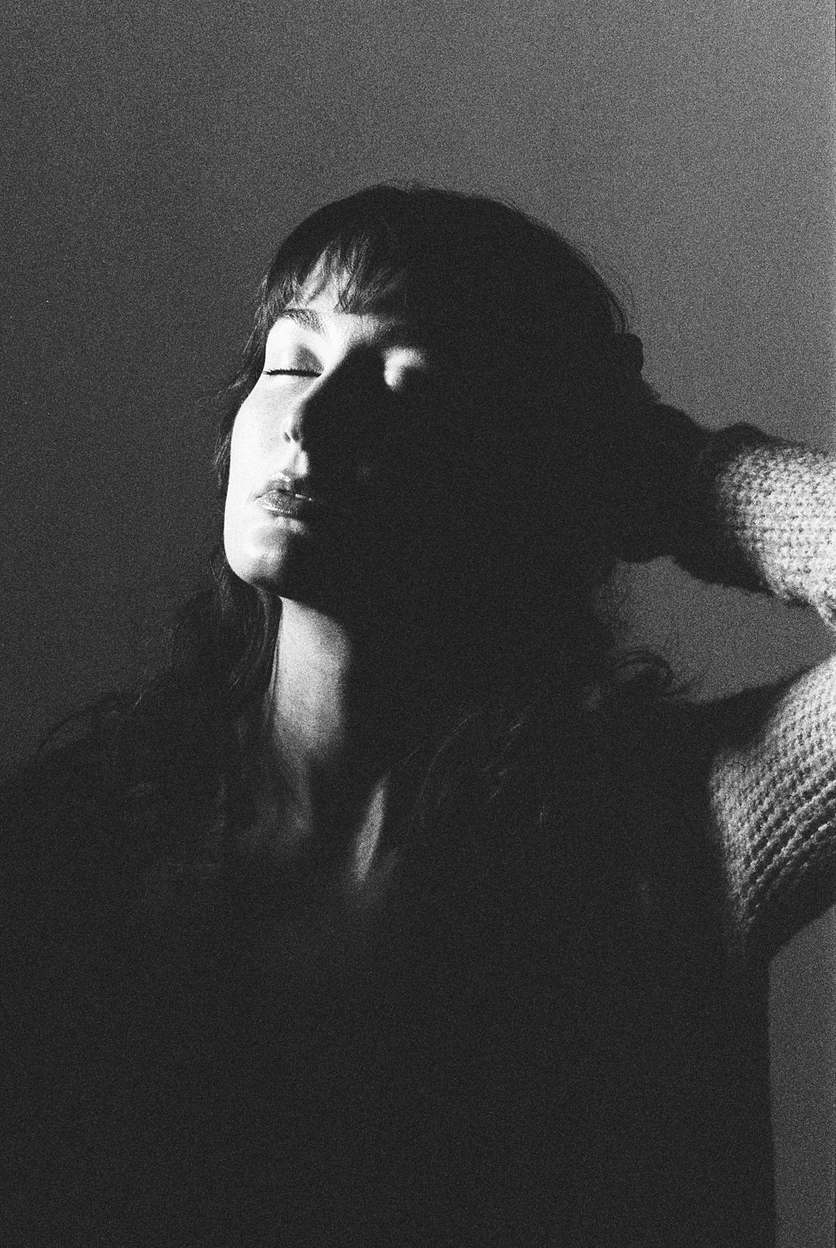 1911 charleston studio fuji acros 400 pushed film 35mm dramatic portraits black and white 00006_web