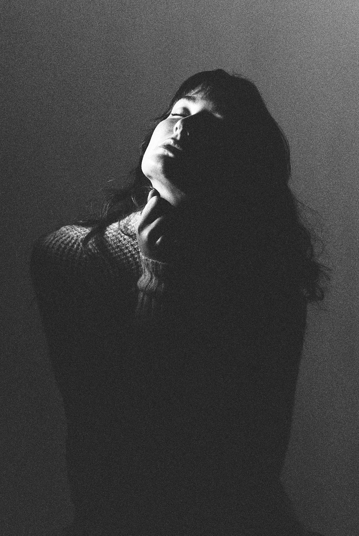 1911 charleston studio fuji acros 400 pushed film 35mm dramatic portraits black and white 00014_web