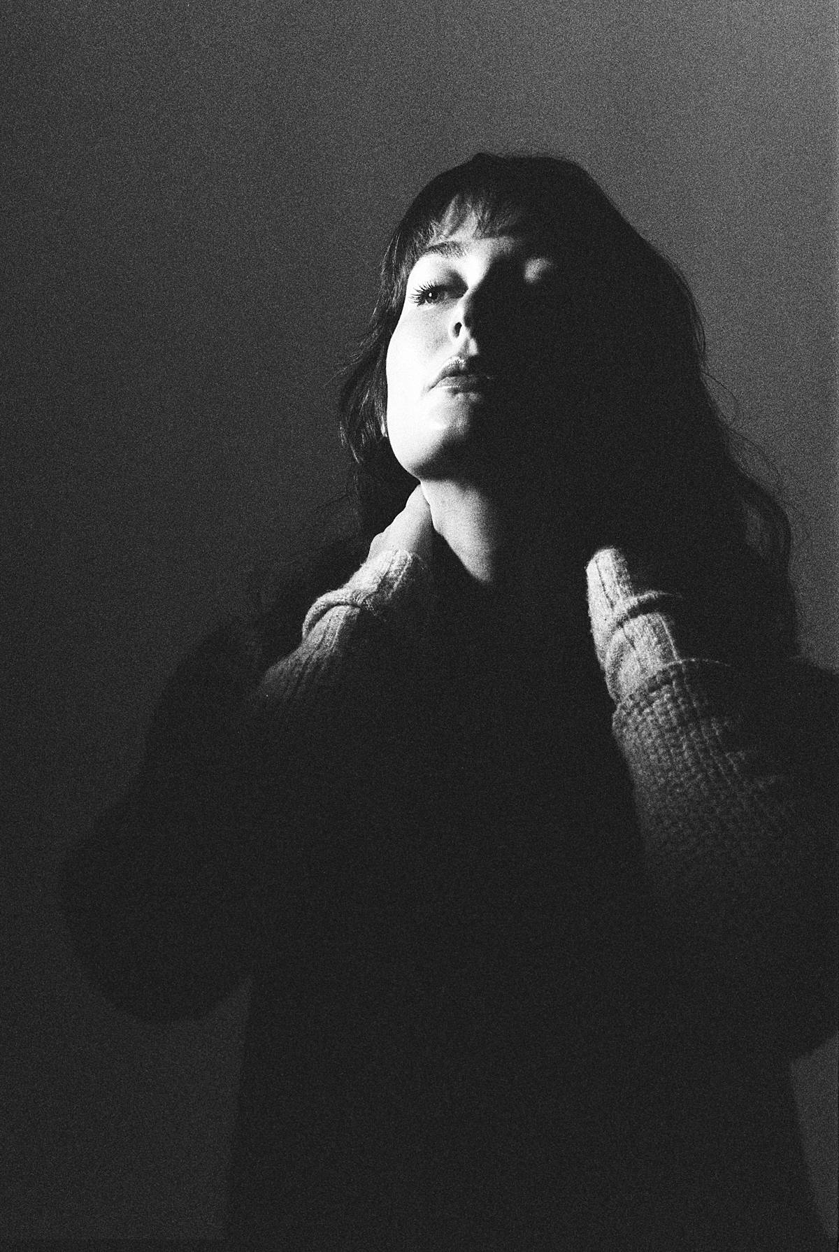 1911 charleston studio fuji acros 400 pushed film 35mm dramatic portraits black and white 00017_web