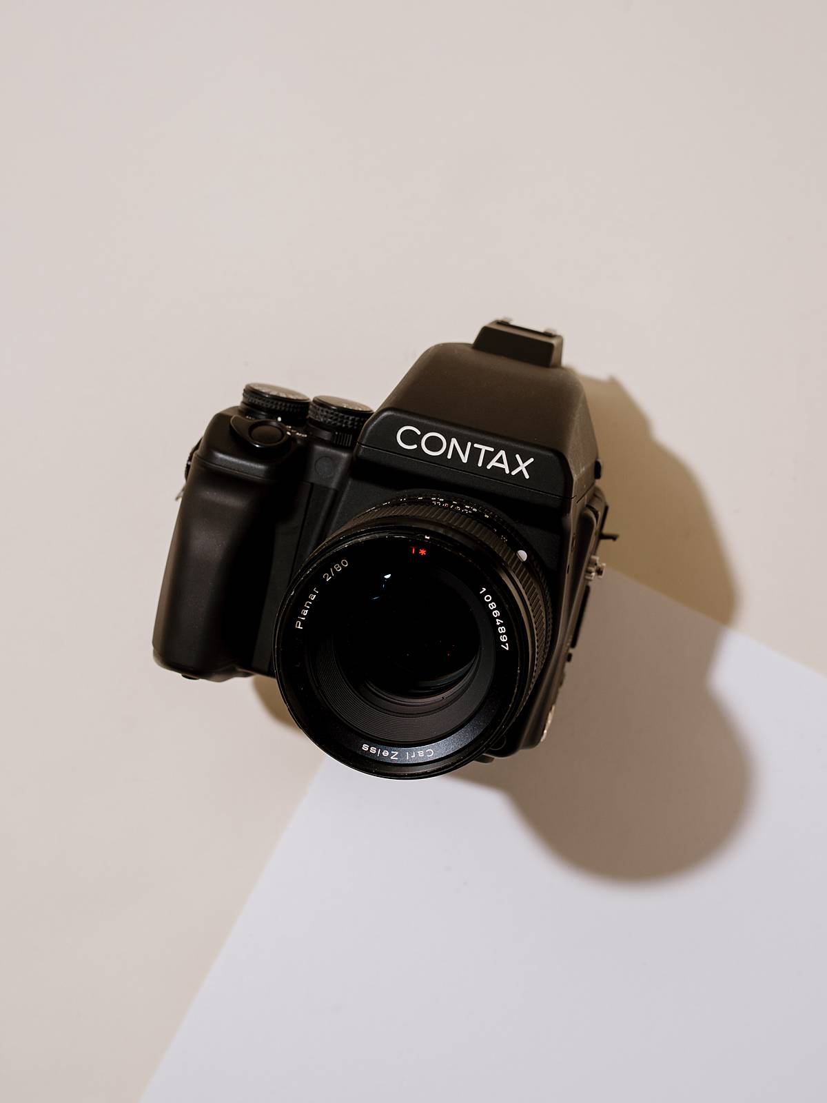 contax 645 with zeiss 80mm f2 lens product photography shot in studio