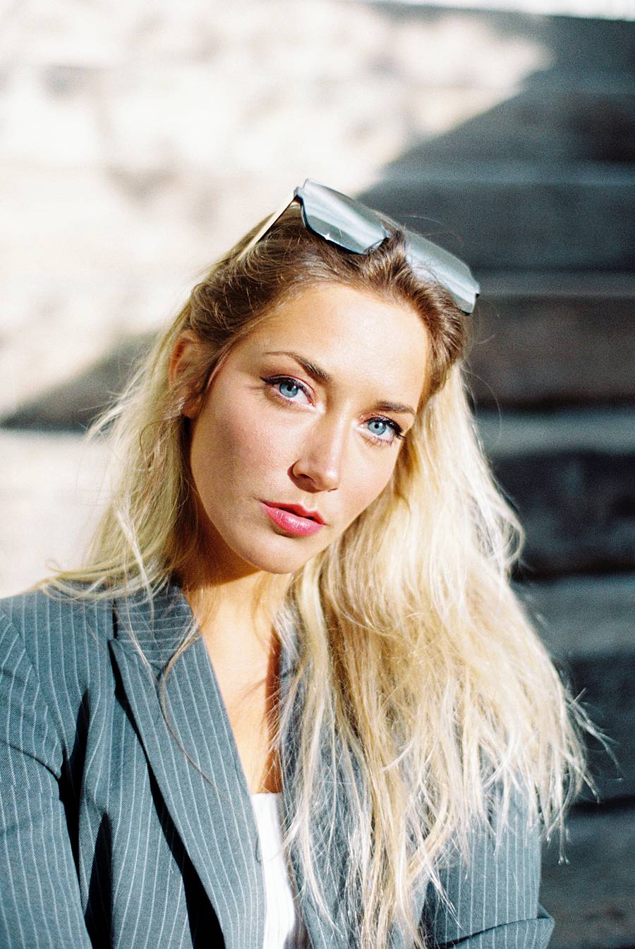 leica 50mm summilux-m F1.4 front lit fashion portrait on kodak gold 200 35mm film in charleston south carolina by brian d smith photography