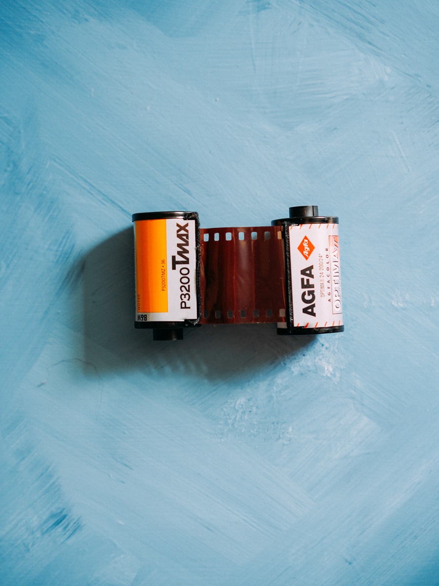 35mm film lead retrieval using 35mm film canister lead inserted
