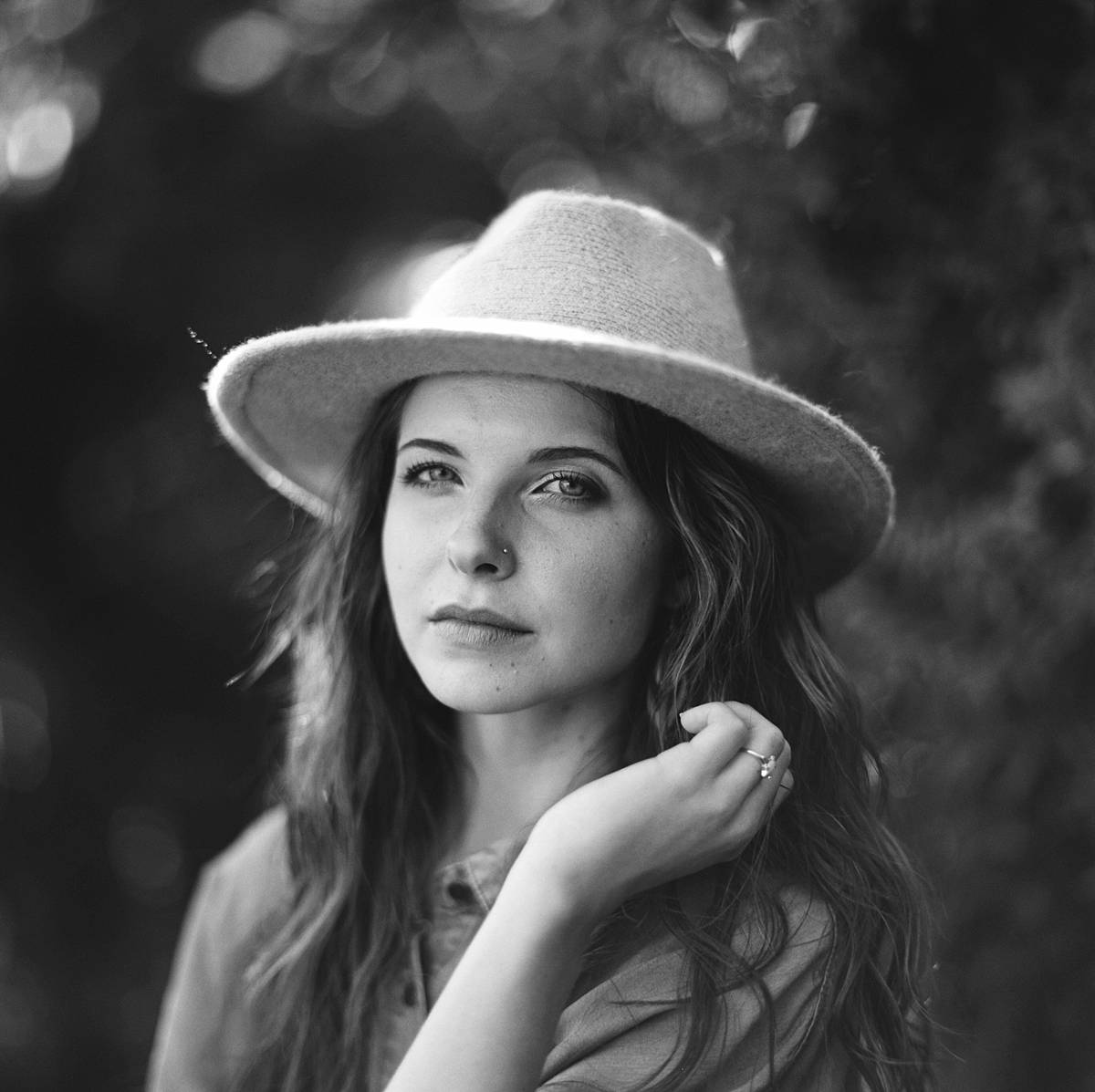 kodak tmax 400 medium format film portrait chelsea green in charleston south carolina wearing hat and blouse in black and white