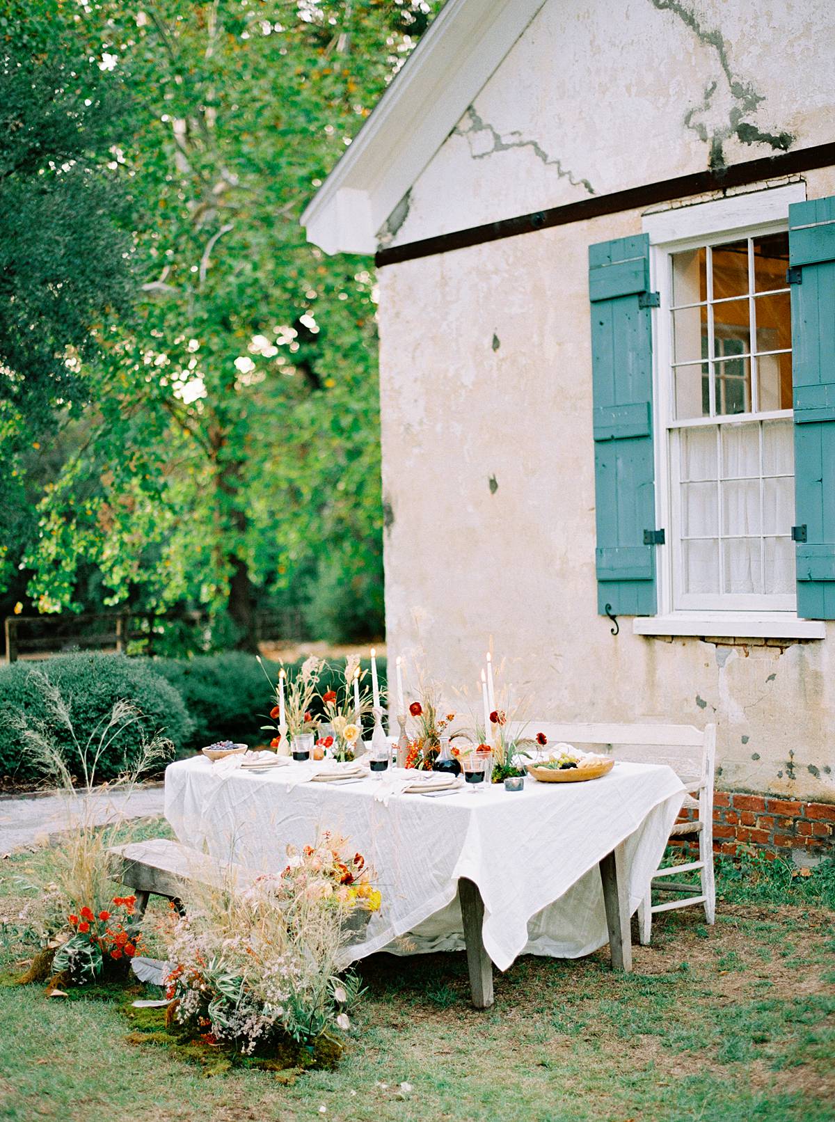 south carolina micro wedding tablescape with candle lit al fresco dinner at wavering place on kodak portra 800 film
