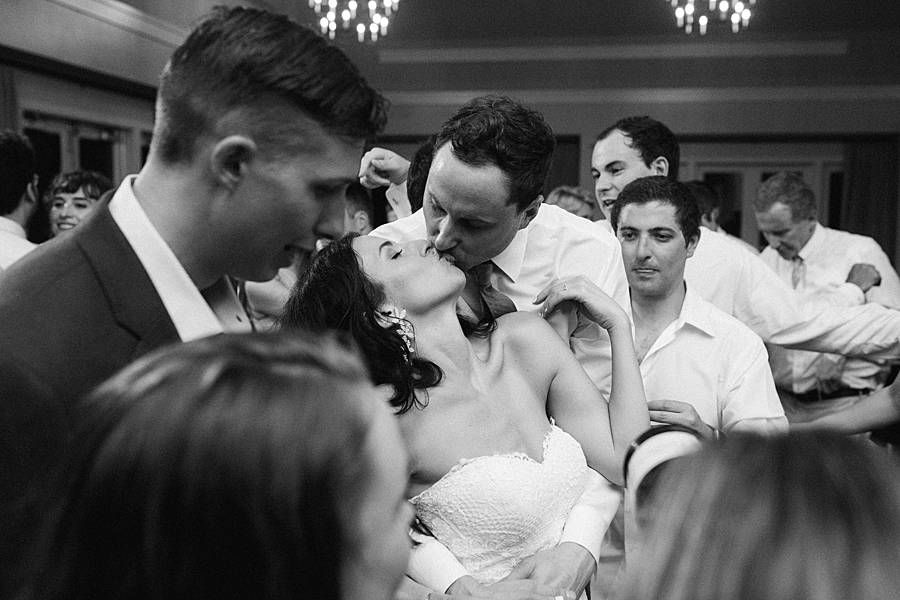 black and white charleston wedding kiawah sandcastle film kiss600