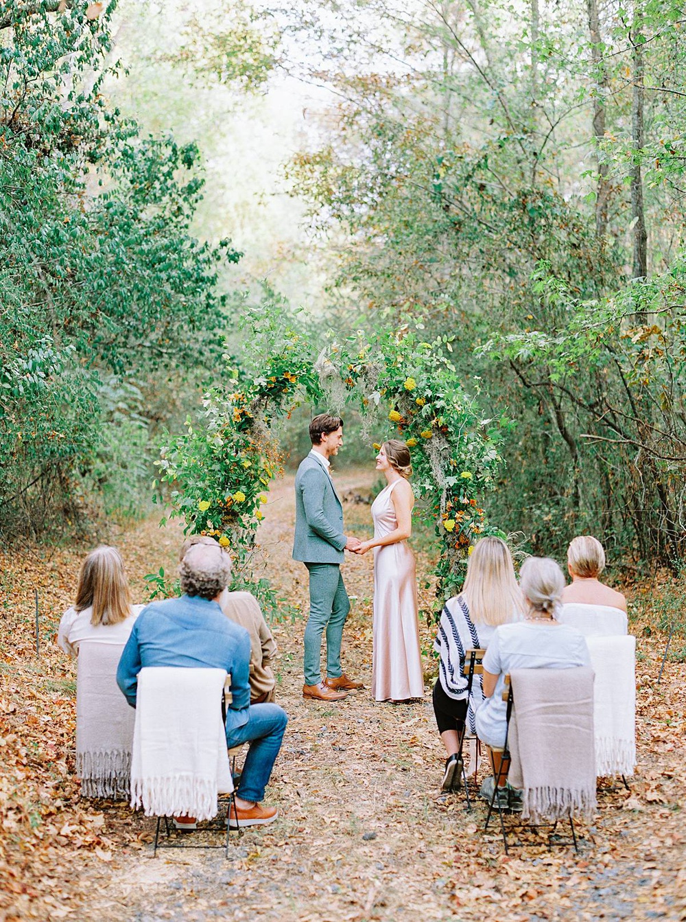 uploads/blog/stories/wavering/.thumbnails/1909-charleston-wavering-place-elopement-wedding-fall-film-southern-styled-00215_web.jpg/1909-charleston-wavering-place-elopement-wedding-fall-film-southern-styled-00215_web-1000x0.jpg