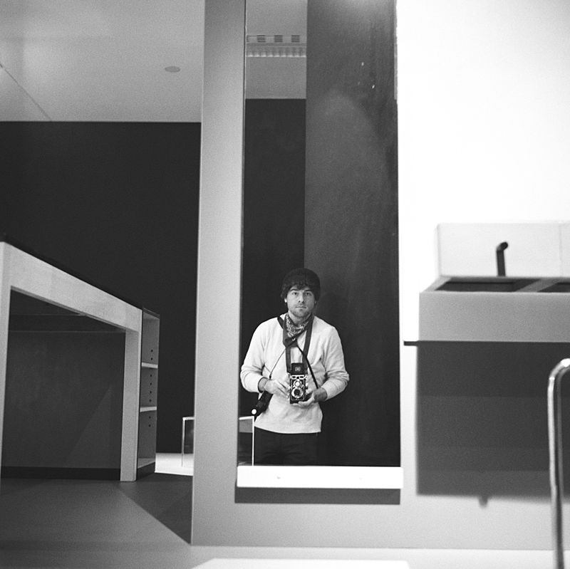 self portrait on black and white kodak tri x film with zeiss tlr in die pinakothek museum in munich germany